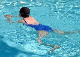 Mũ bơi có thực sự cần thiết khi đi bơi